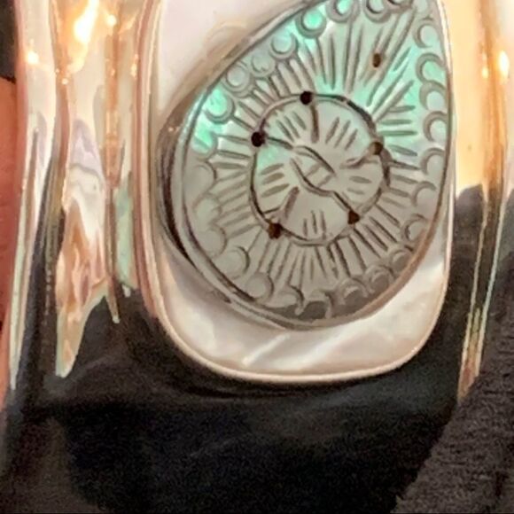 Vtg Red Envelope hammered silver mop bracelet - Picture 7 of 14